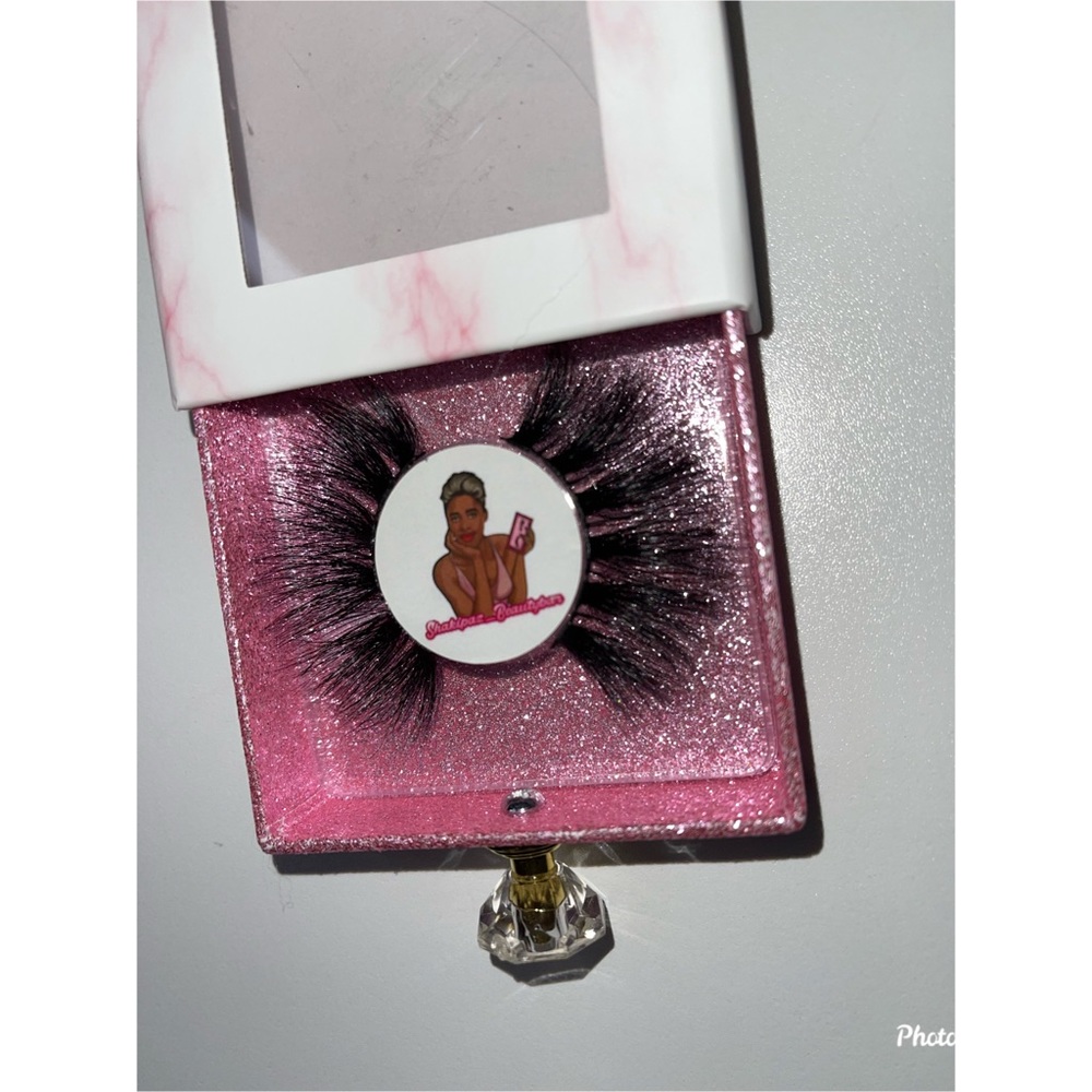 Mink eyelashes extensions